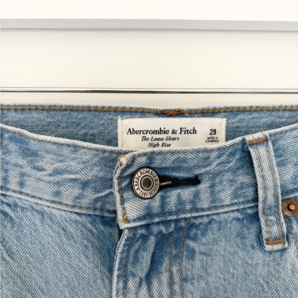 Abercrombie & Fitch High Rise Loose Shorts- Light Wash - Picture 9 of 11